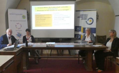 foto von Pressekonferenz